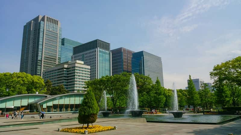 和田倉噴水公園（昼）の画像